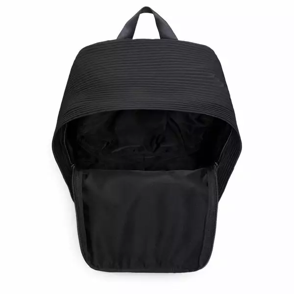 Homme Plissé Issey Miyake PLEATS DAYPACK BLACK 6 Homme Plissé Issey Miyake PLEATS DAYPACK BLACK - Image 4