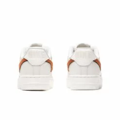 Nike WOMEN'S AIR FORCE 1 '07 SAIL/DARK RUSSET-BLACK-METALLIC SILVER [100] -Women's Footwear Sales Shop NikeWAIRFORCE1 07SAILDARKRUSSET BLACK METALLICSILVER5DZ5228 100 3 grande