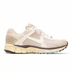Nike WOMEN'S ZOOM VOMERO 5 OATMEAL/PALE IVORY-SIAL-LT CHOCOLATE [111]