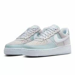 Nike WOMEN'S AIR FORCE 1 '07 FOOTBALL GREY/AURA-OCEAN CUBE -Women's Footwear Sales Shop nikeWNIKEAIRFORCE107FOOTBALLGREYAURA OCEANCUBE6.5DR3100 001 2 grande